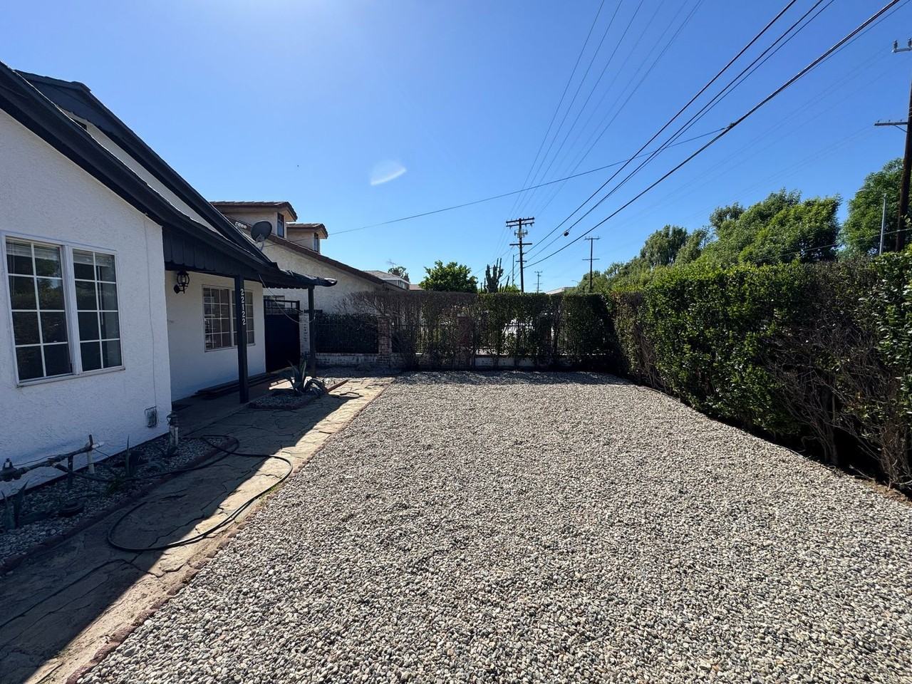 22122 Saticoy St - Photo 4 of 20