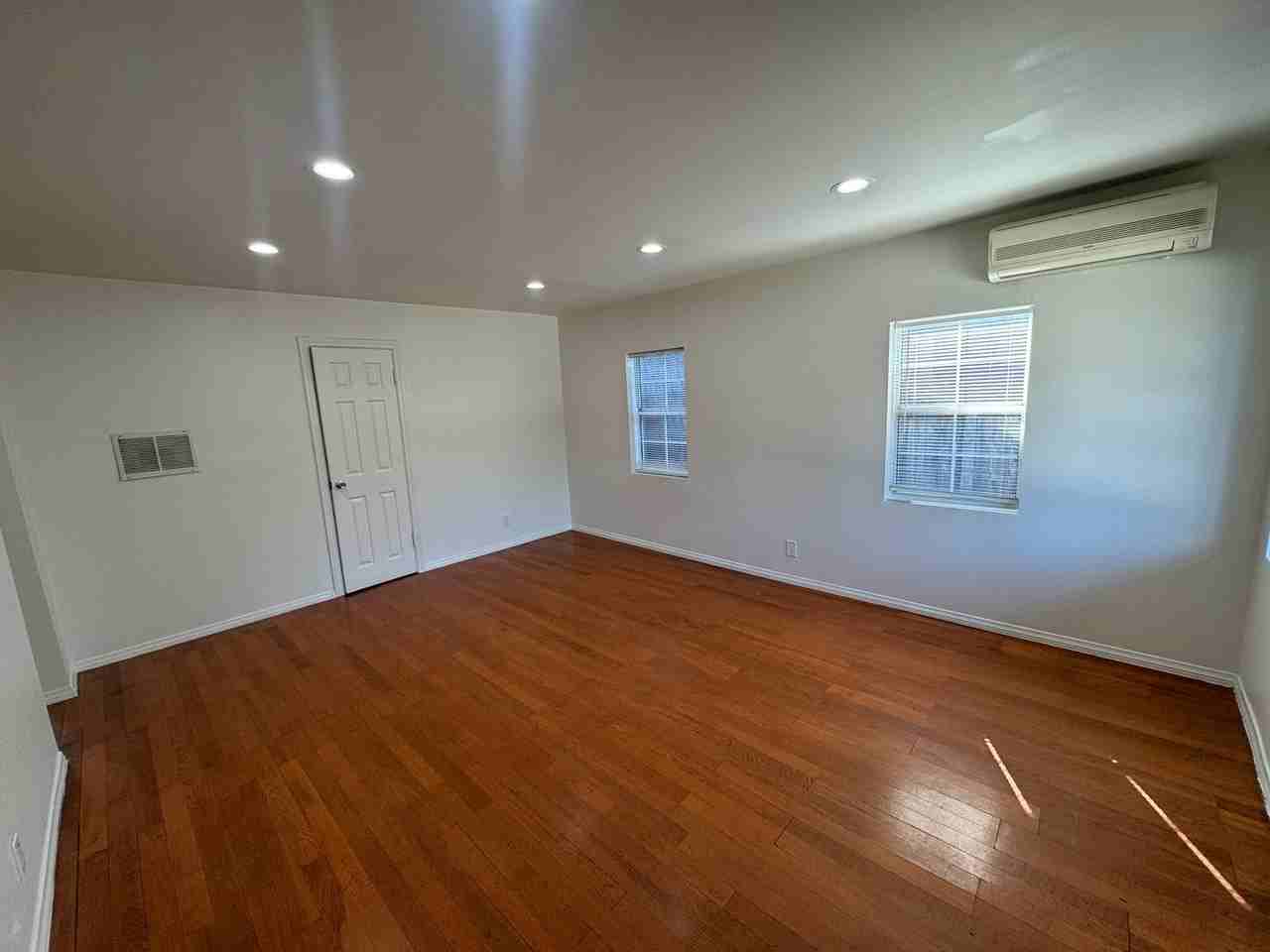 22122 Saticoy St - Photo 6 of 20