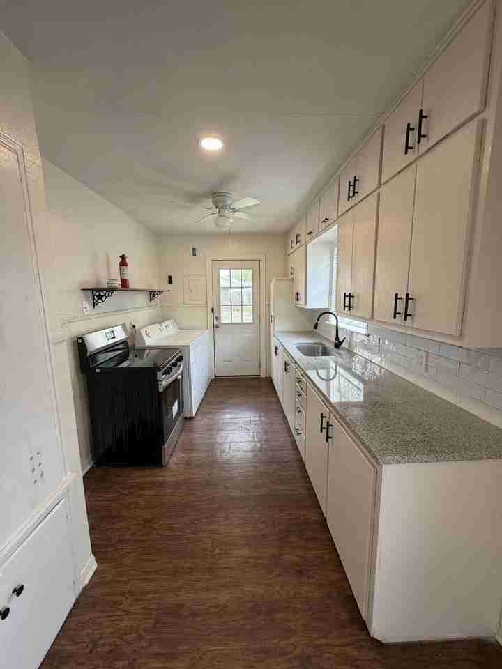 3505 29th St - Photo 3 of 8