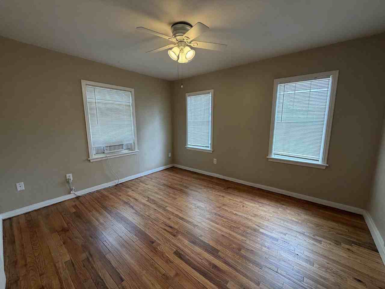 3505 29th St - Photo 5 of 8