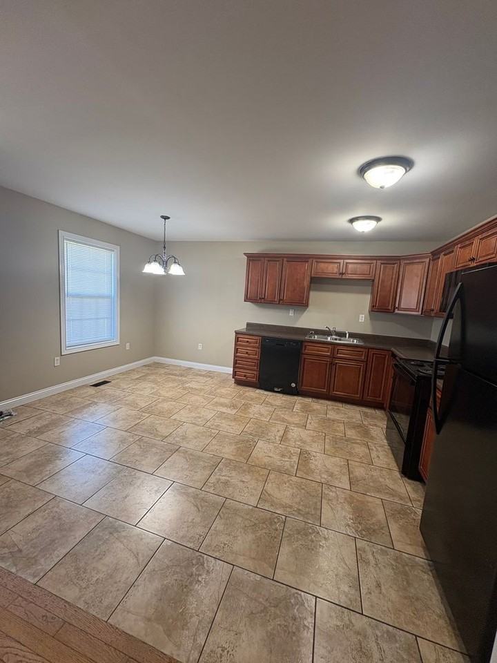 132 Madison Spgs - Photo 2 of 9