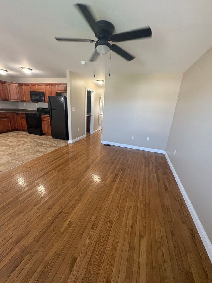 132 Madison Spgs - Photo 3 of 9