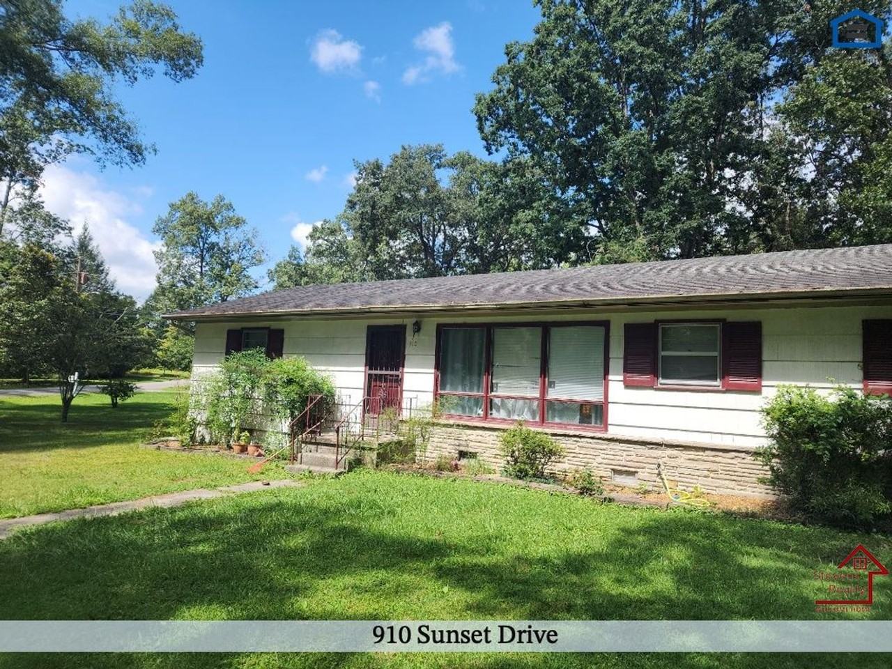 910 Sunset Dr - Photo 3 of 24