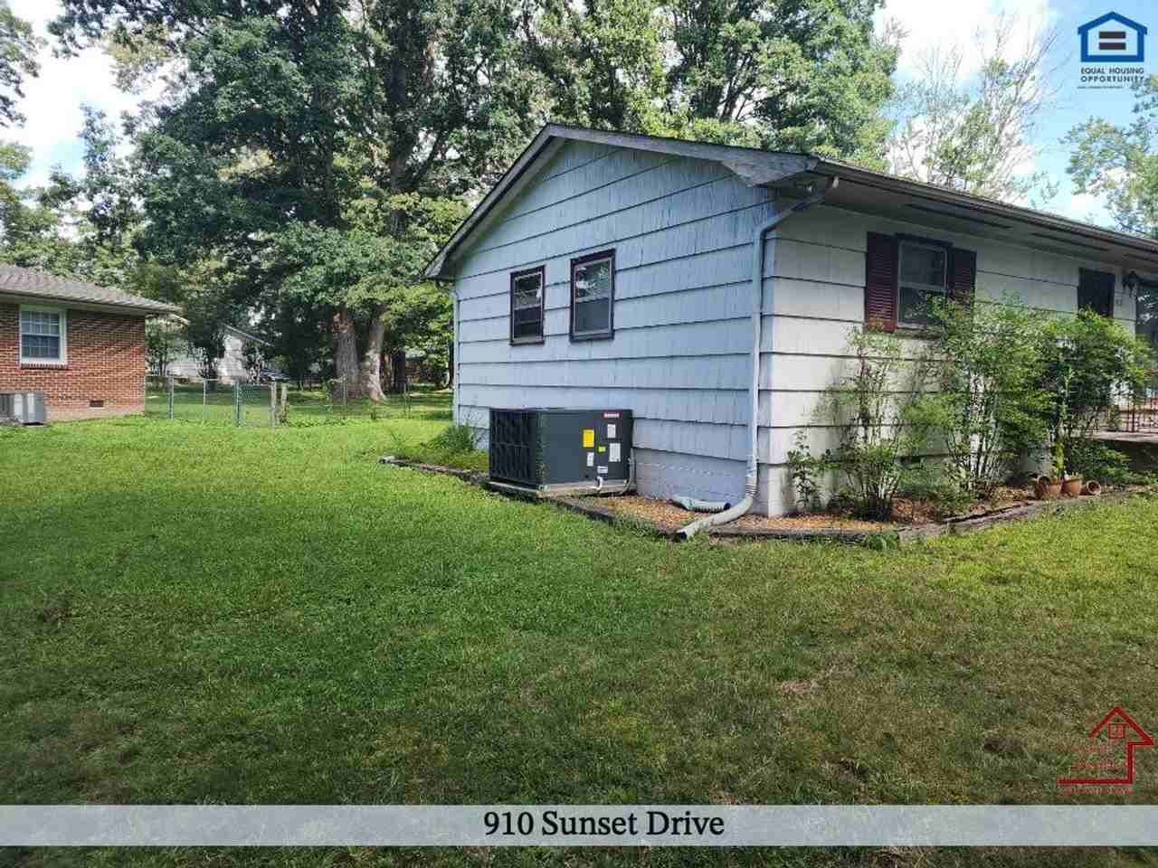 910 Sunset Dr - Photo 5 of 24