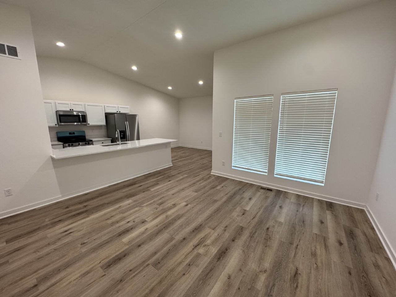 5375 Pinecrest Ct N - Photo 2 of 20