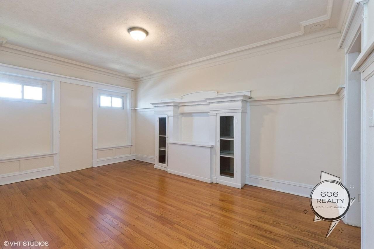 Jumbo Bronzeville Apts! - Photo 2 of 5