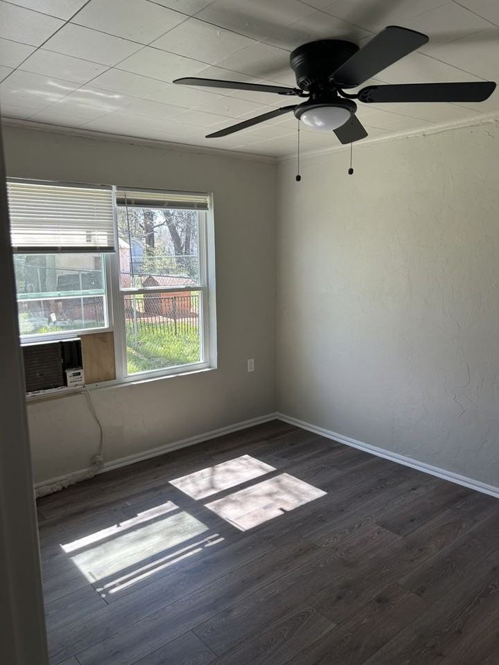 1438 Ne 27th St - Photo 6 of 9