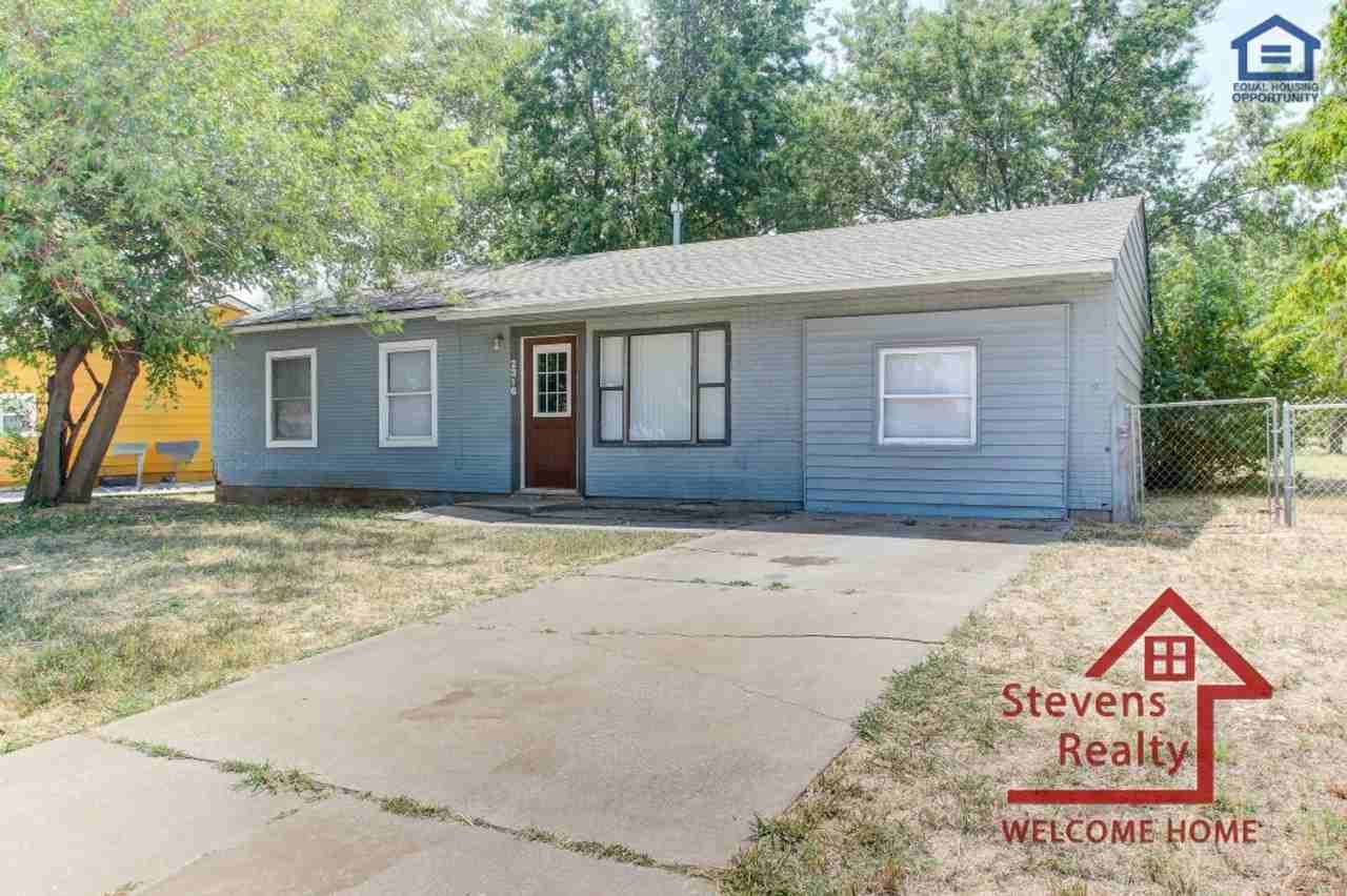 2316 Nw 28th St - Photo 4 of 27