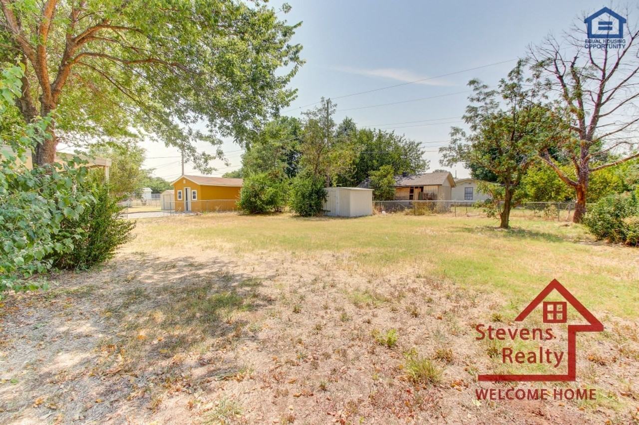 2316 Nw 28th St - Photo 5 of 27