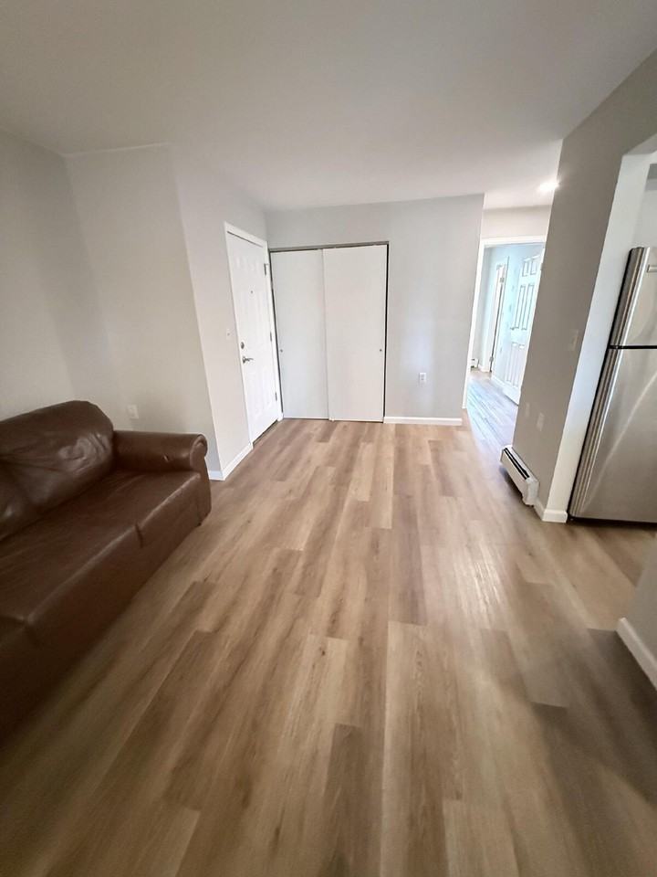 512 E Monroe Dr #D416 - Photo 2 of 19