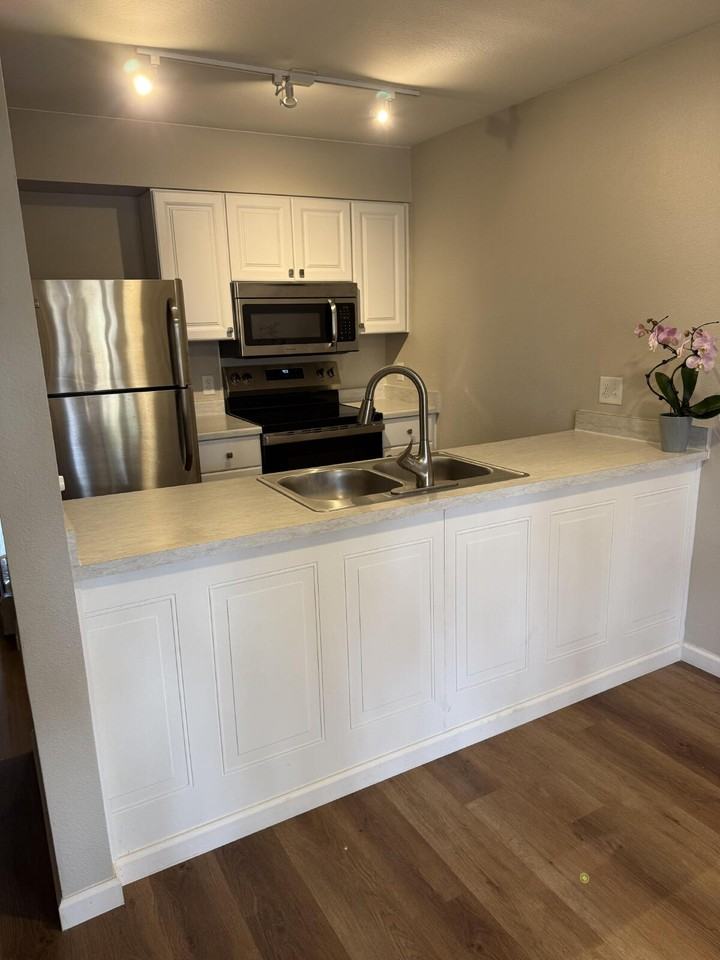 512 E Monroe Dr #D416 - Photo 3 of 19