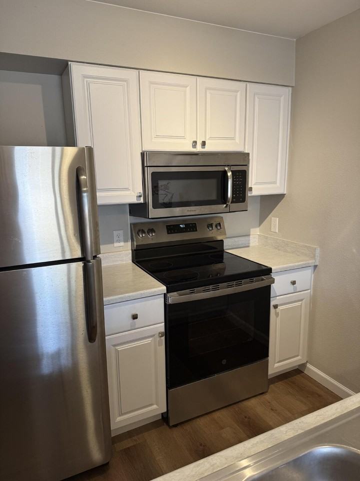 512 E Monroe Dr #D416 - Photo 4 of 19