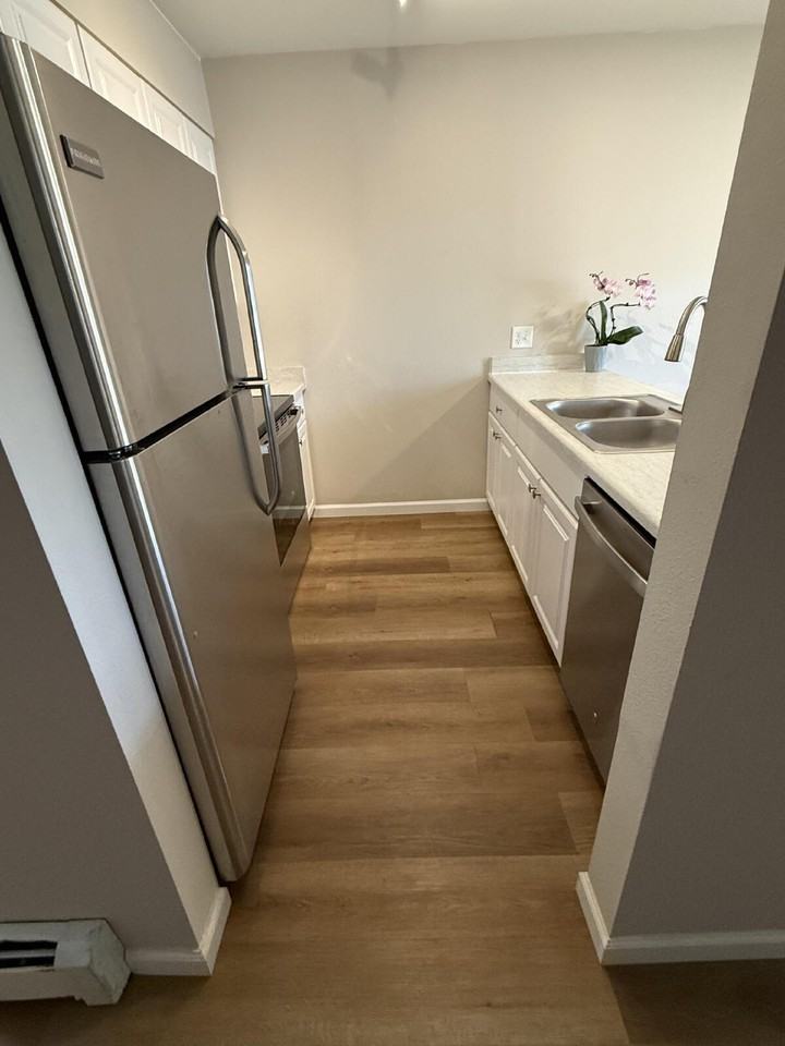 512 E Monroe Dr #D416 - Photo 5 of 19