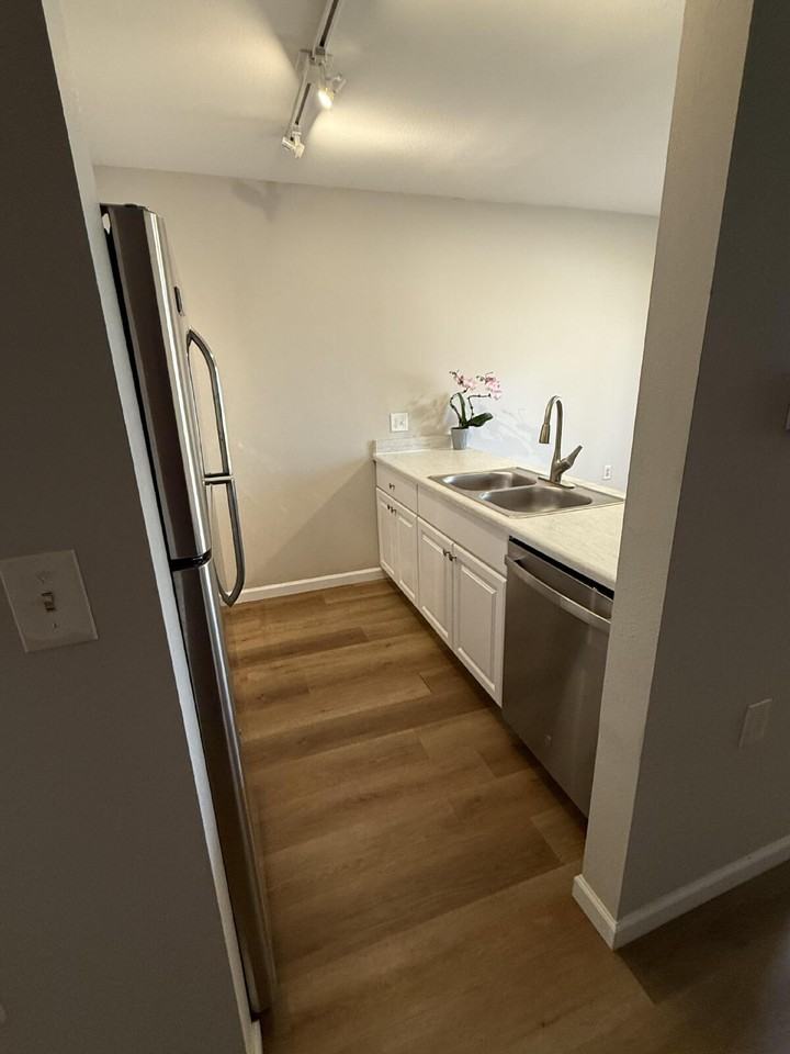 512 E Monroe Dr #D416 - Photo 7 of 19
