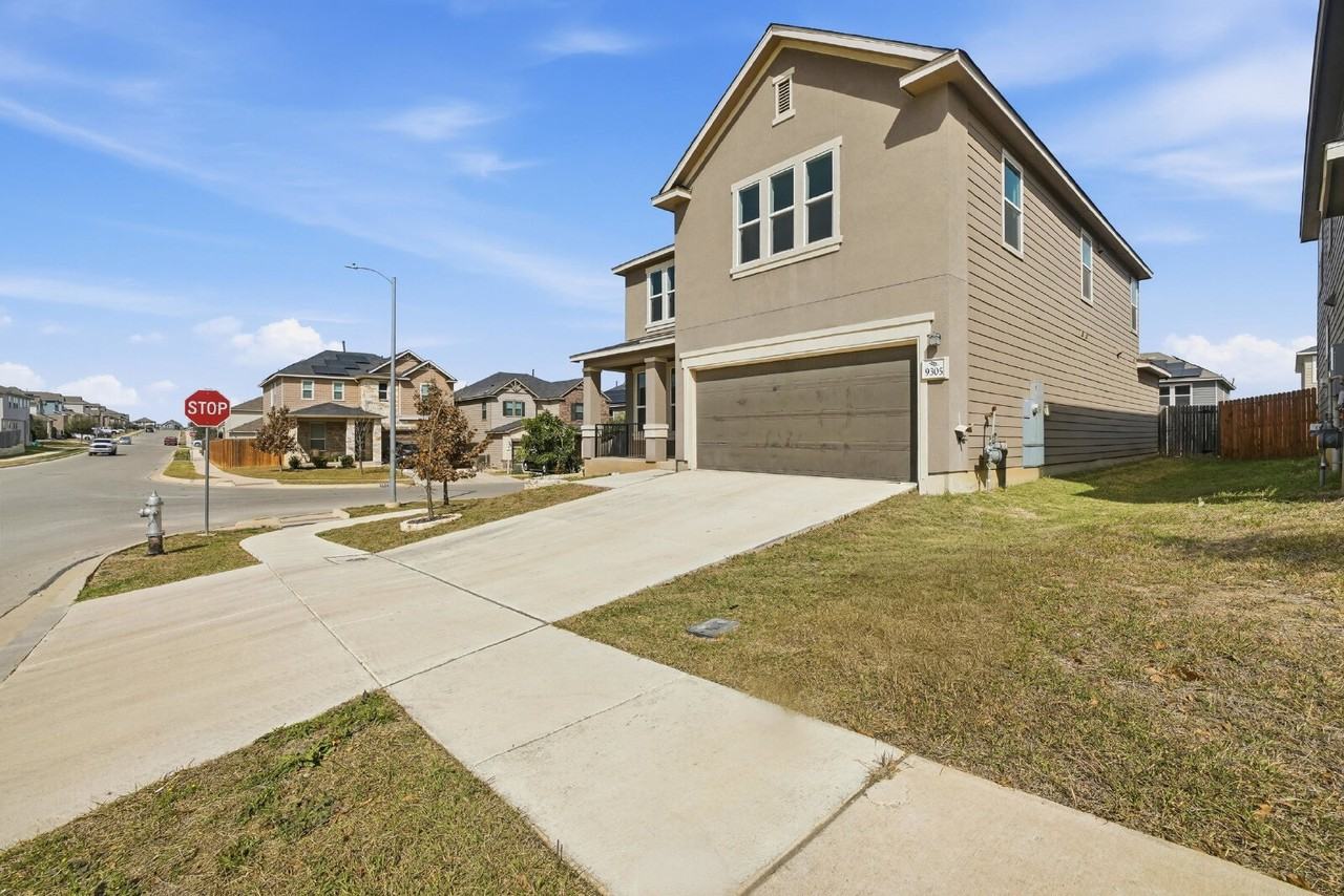 9305 Devils Riv - Photo 3 of 34