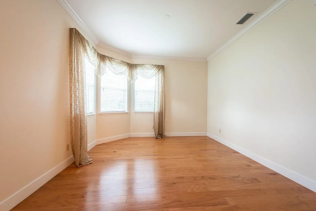 760 Wintergreen Ln - Photo 2 of 18