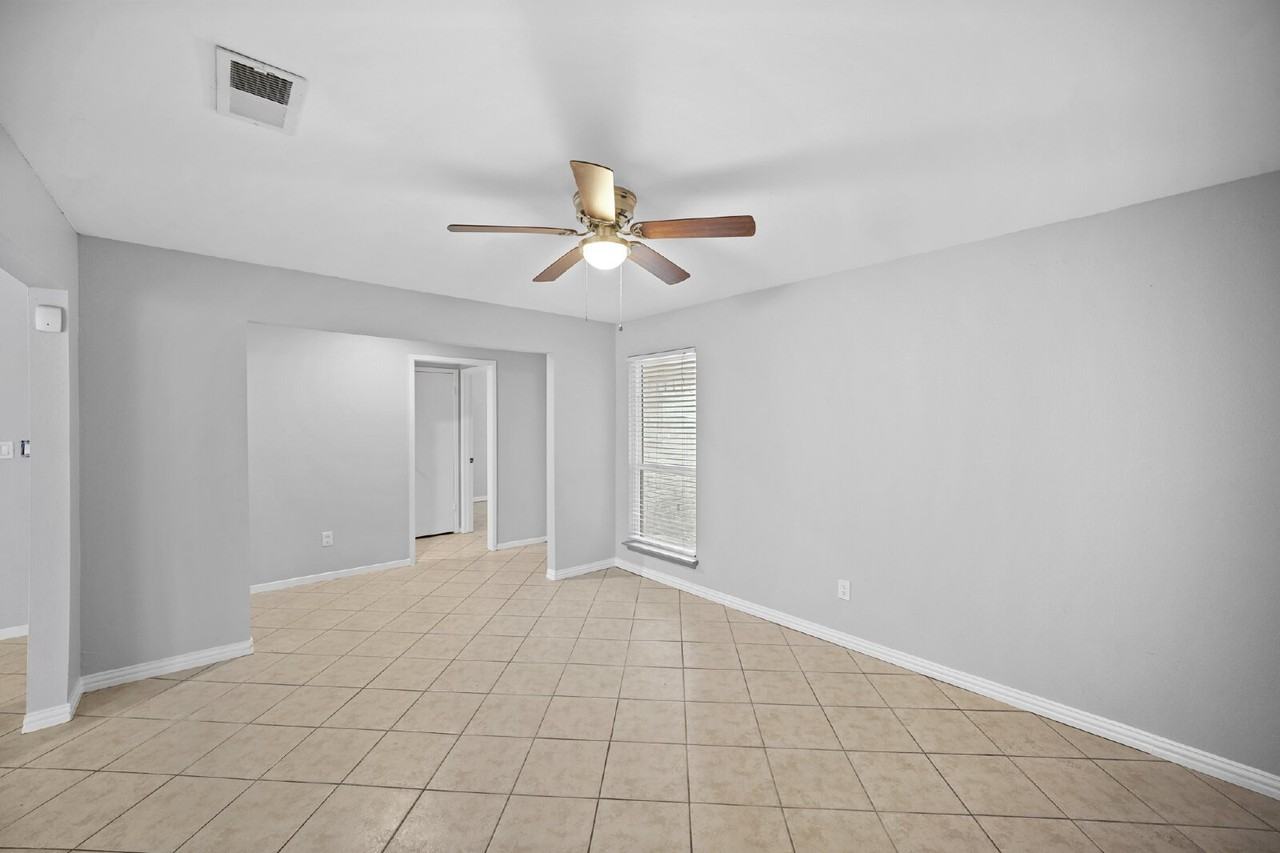 6214 Gladewell Dr - Photo 4 of 20