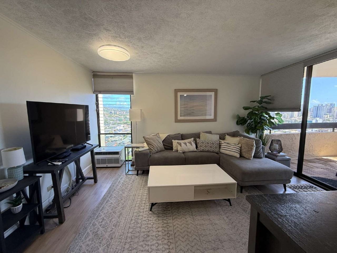 1505 Alexander St #1403 - Photo 2 of 9