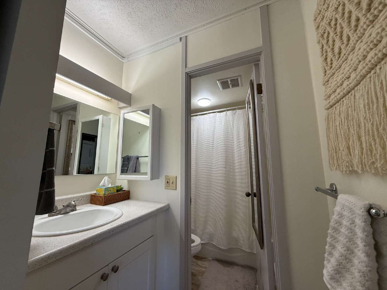 1505 Alexander St #1403 - Photo 5 of 9