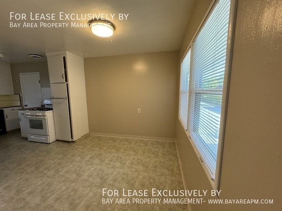 330 Orchard Ave - Photo 4 of 18