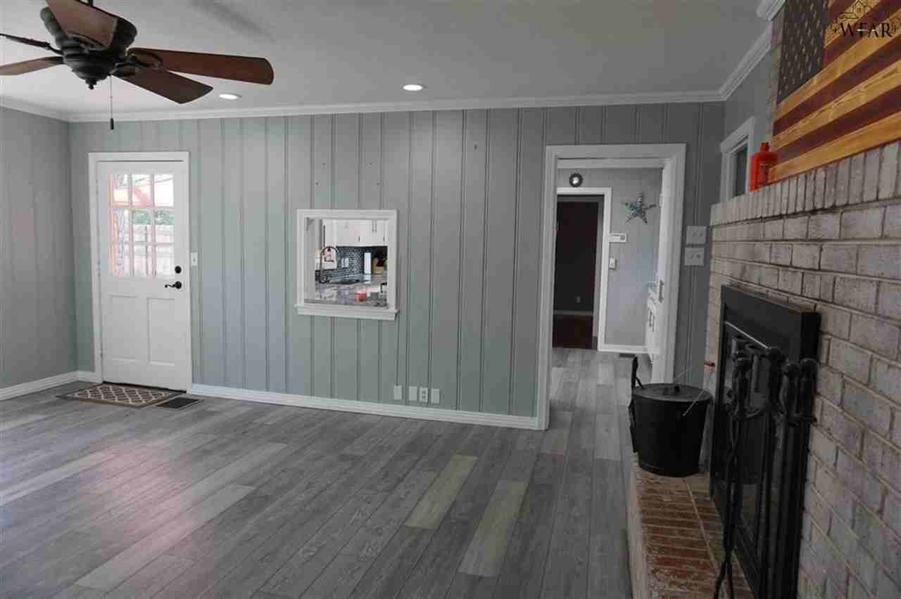 1607 Arlington St - Photo 7 of 27