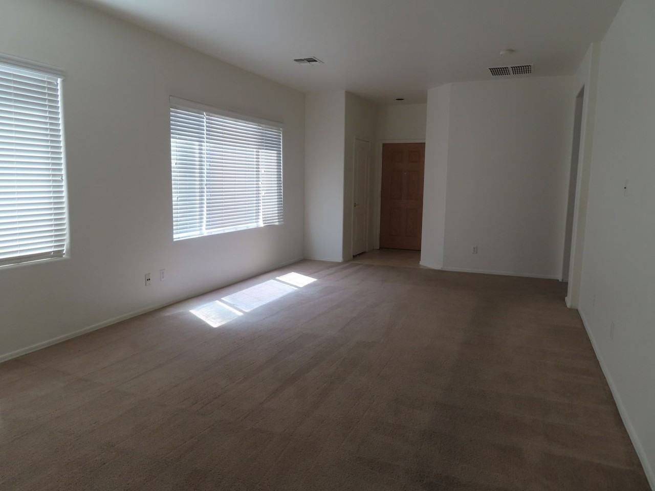 263 N Greenwood - Photo 4 of 18