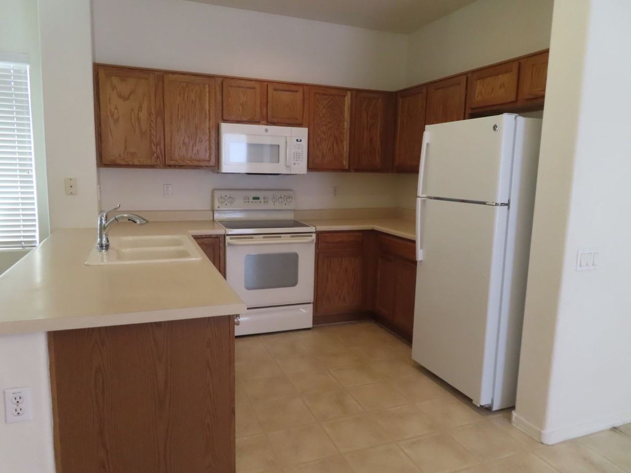 263 N Greenwood - Photo 5 of 18