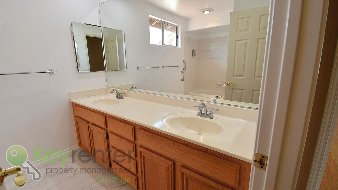 5030 Sunrose Ct - Photo 4 of 31