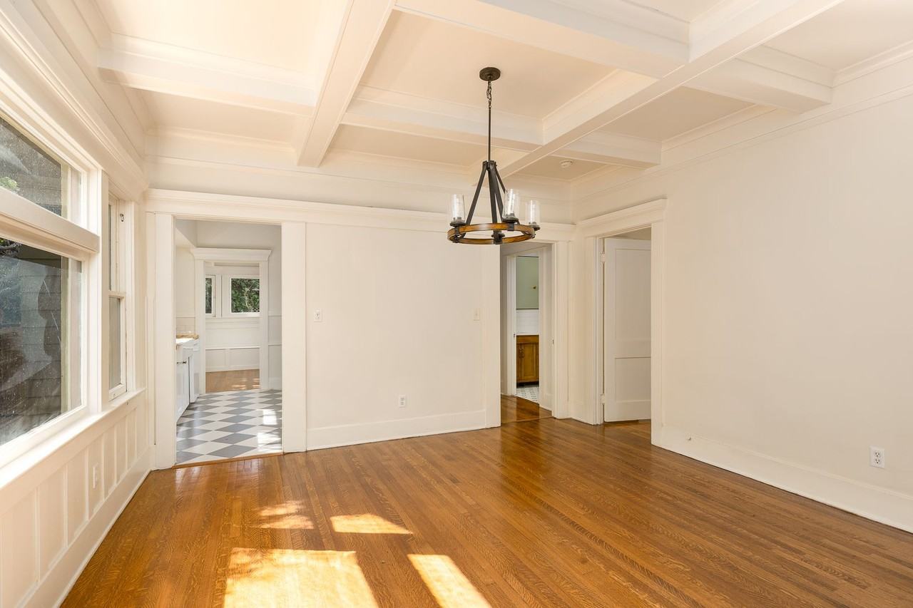 2332 W 31st St - Photo 6 of 27