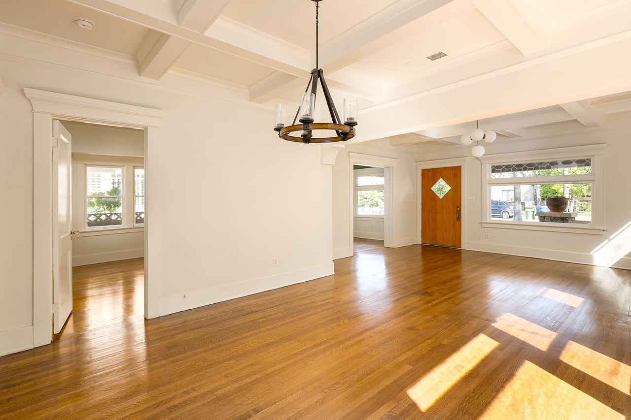 2332 W 31st St - Photo 7 of 27