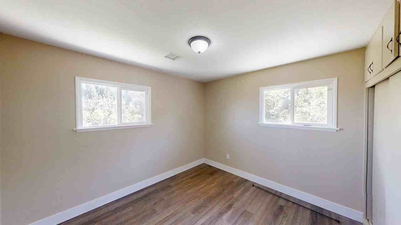 12194 Gladys Ln - Photo 6 of 13