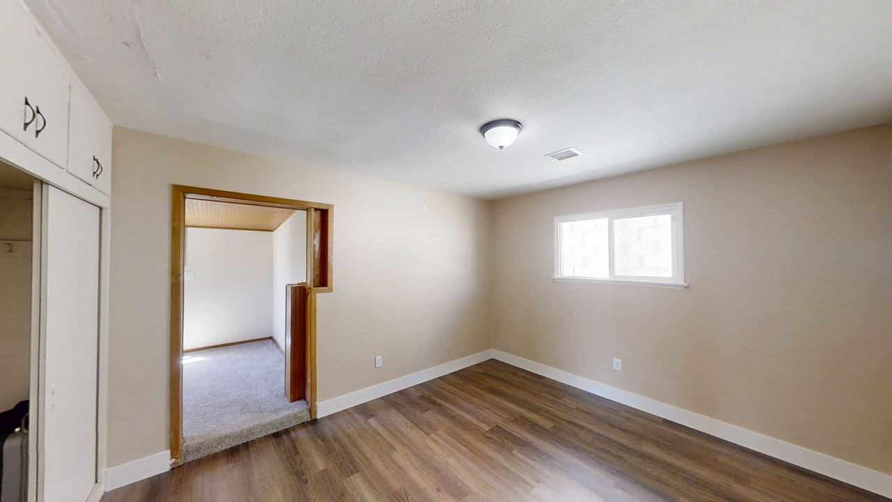 12194 Gladys Ln - Photo 7 of 13