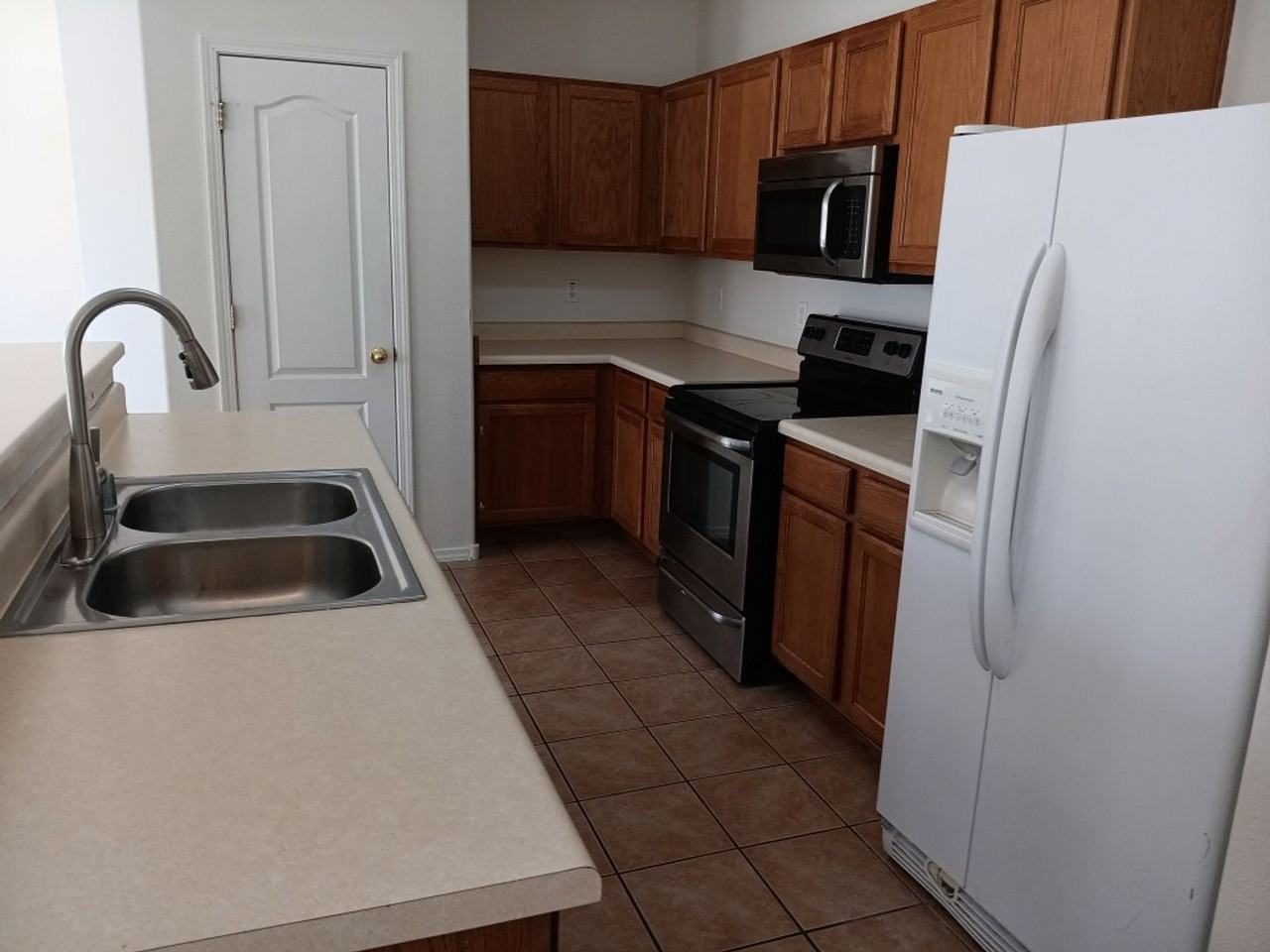 9316 Upper Meadow Ave Sw - Photo 2 of 18