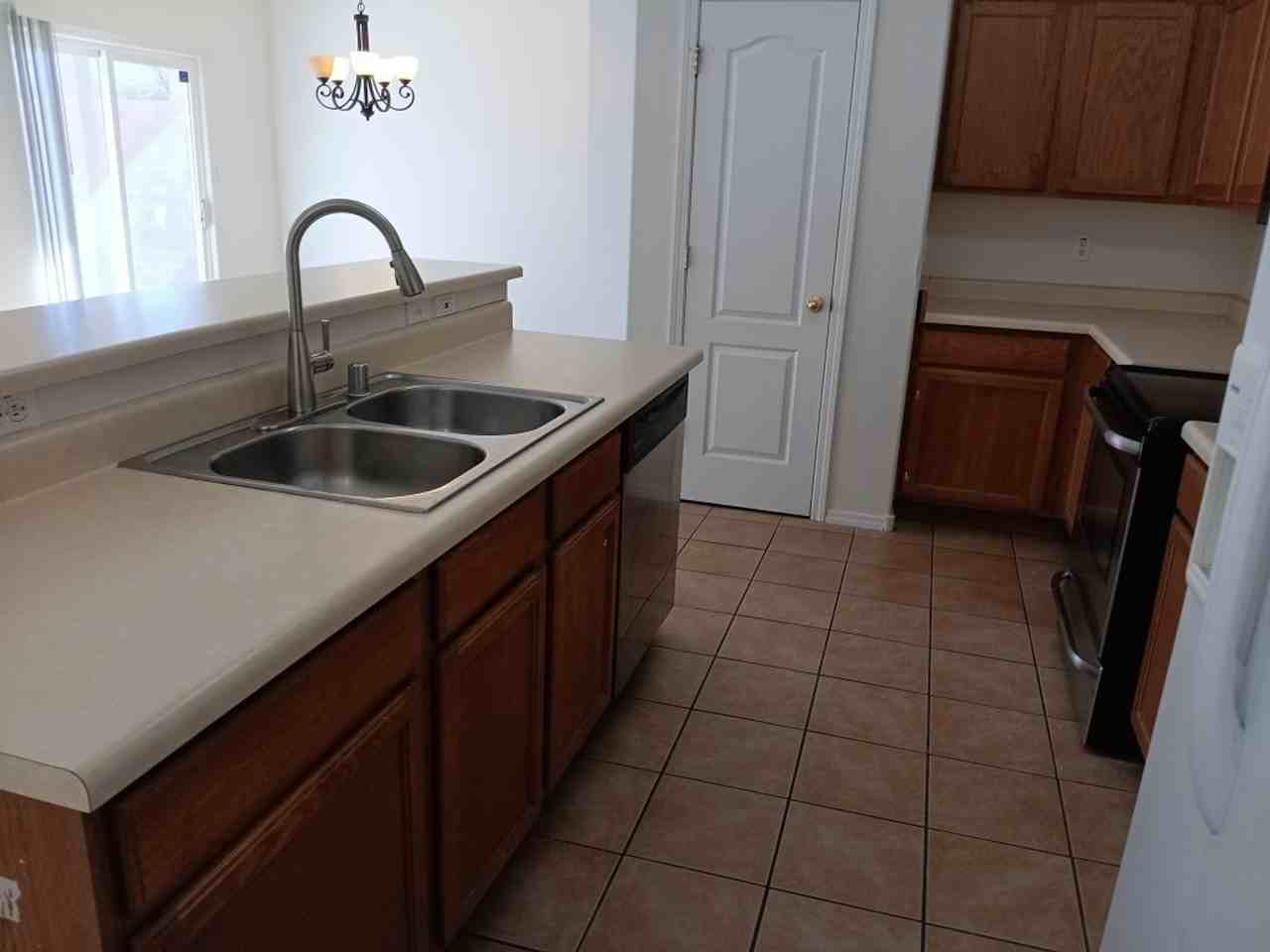 9316 Upper Meadow Ave Sw - Photo 3 of 18