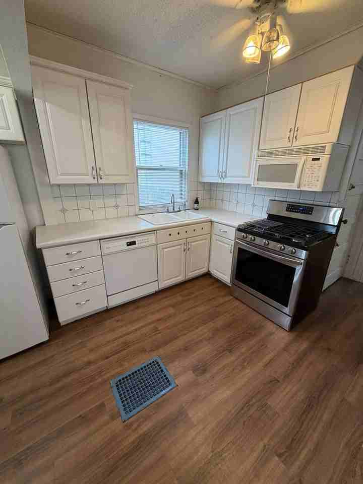 1168 11th St - Photo 2 of 15