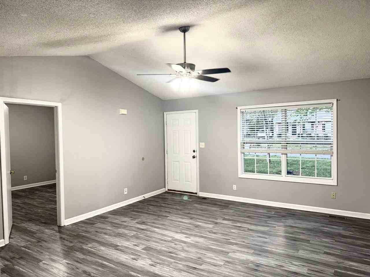 112 Waterford Dr - Photo 2 of 22