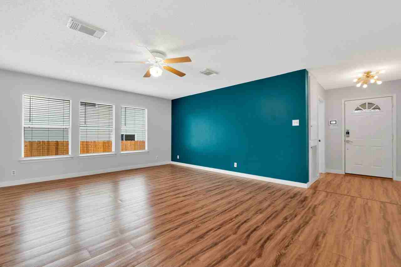 9443 Sycamore Brk - Photo 2 of 18