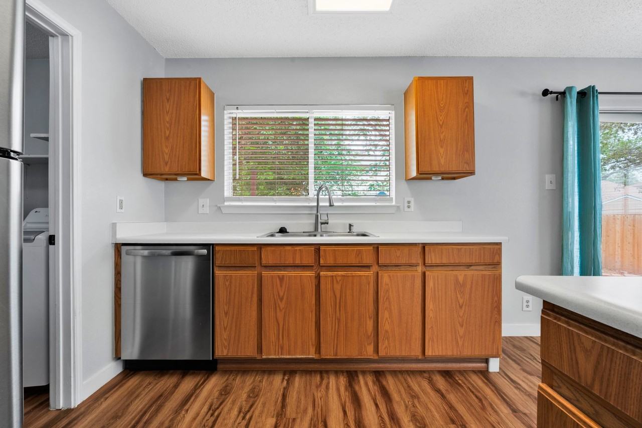 9443 Sycamore Brk - Photo 6 of 18