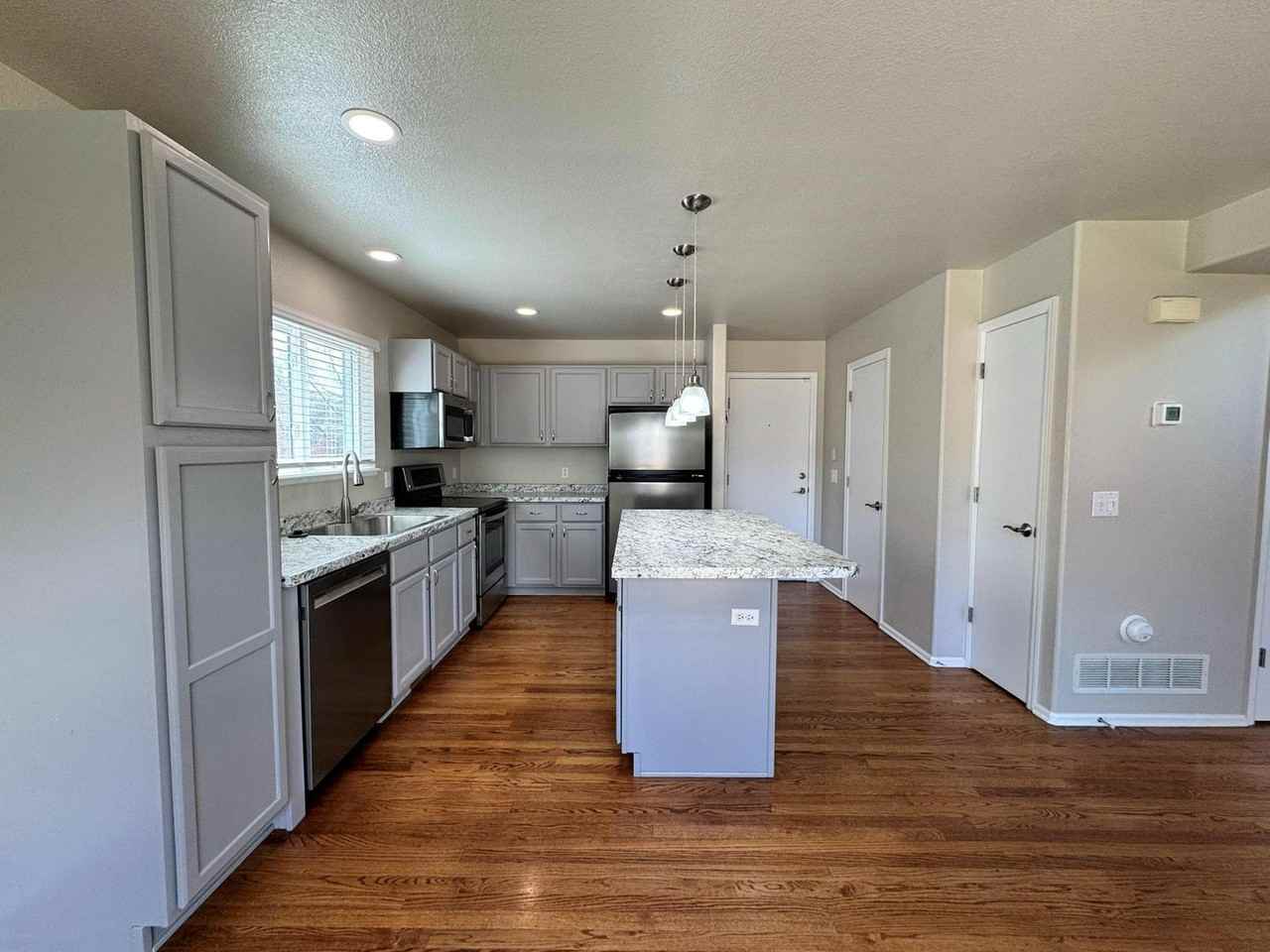 910 Piros Dr - Photo 3 of 17