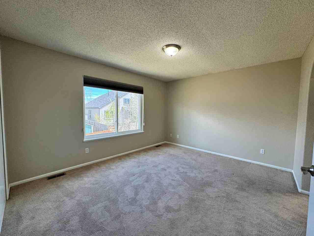 910 Piros Dr - Photo 7 of 17