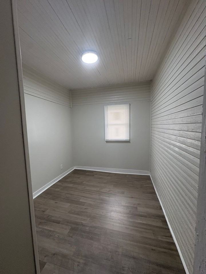 673 Randolph St - Photo 3 of 5