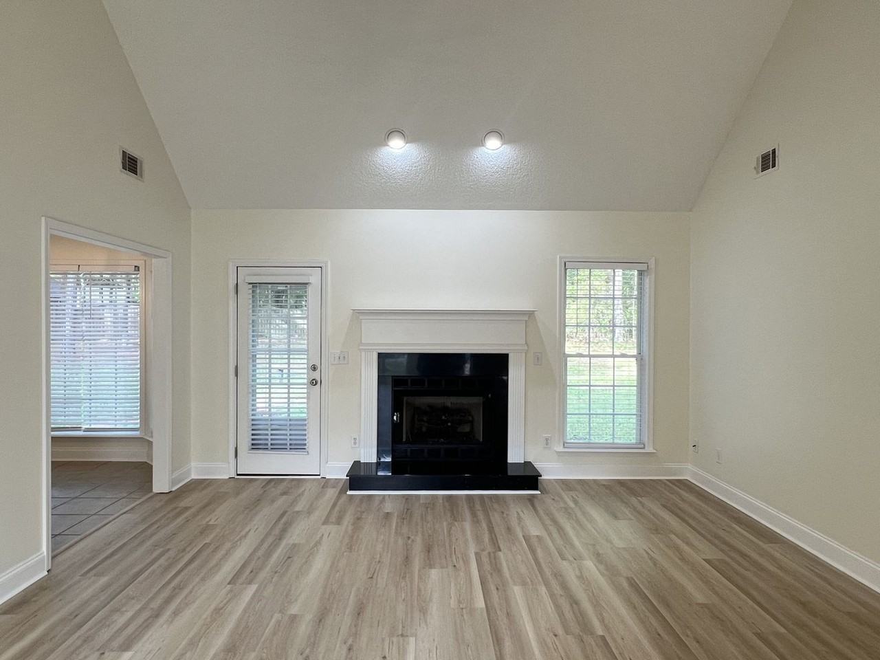 134 Stone Brooke Dr - Photo 3 of 38