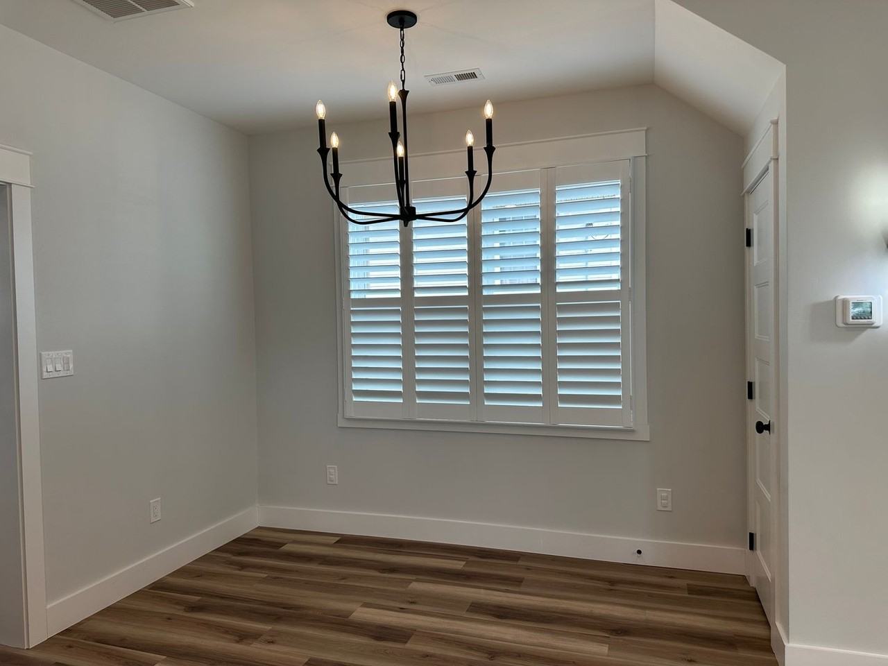 210 7th St - Photo 3 of 25