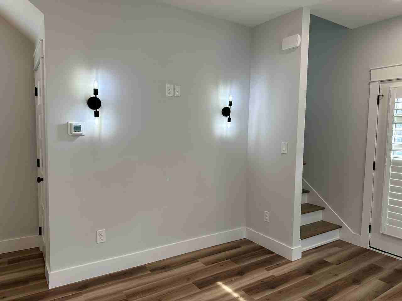 210 7th St - Photo 4 of 25