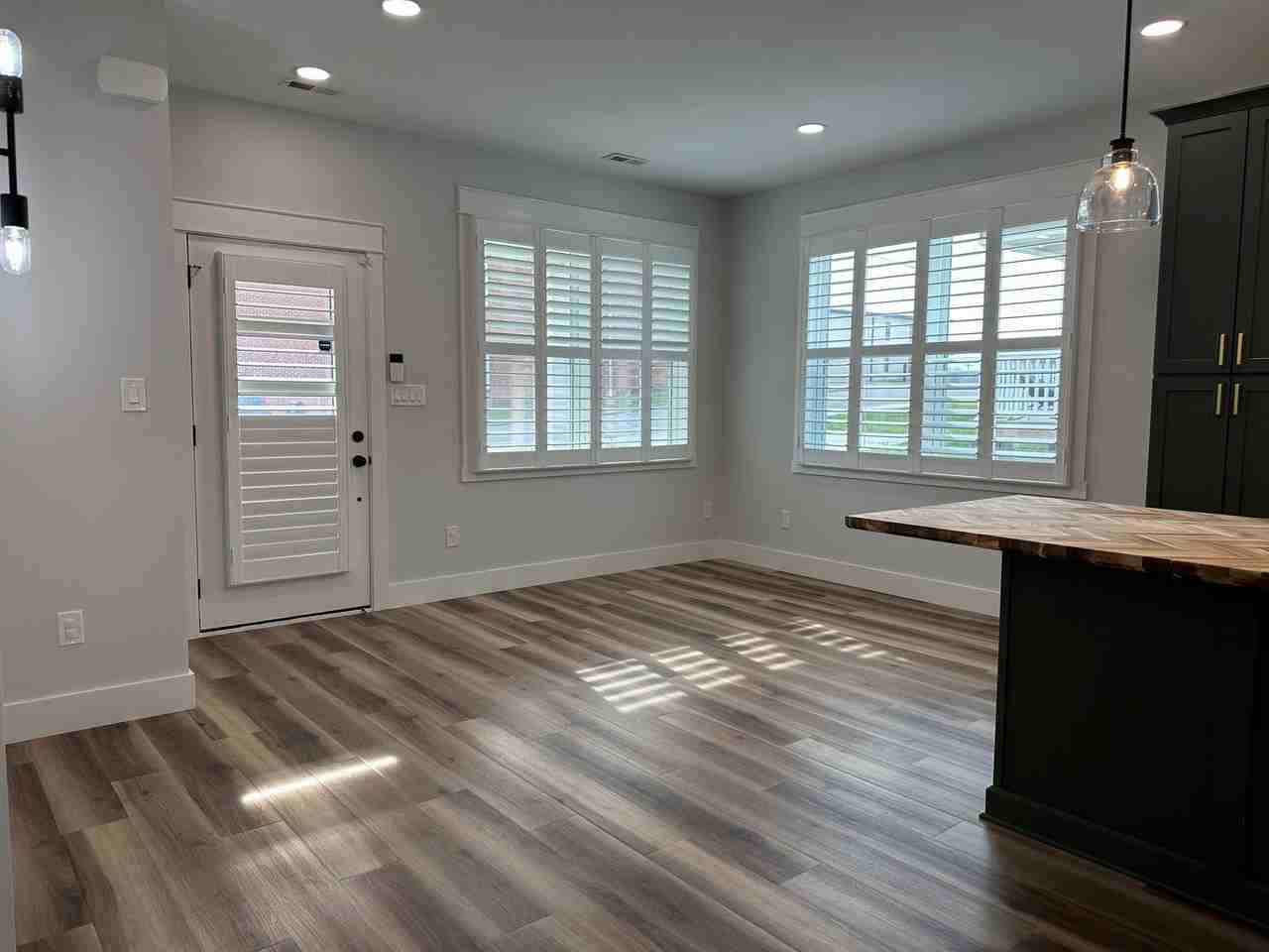 210 7th St - Photo 5 of 25