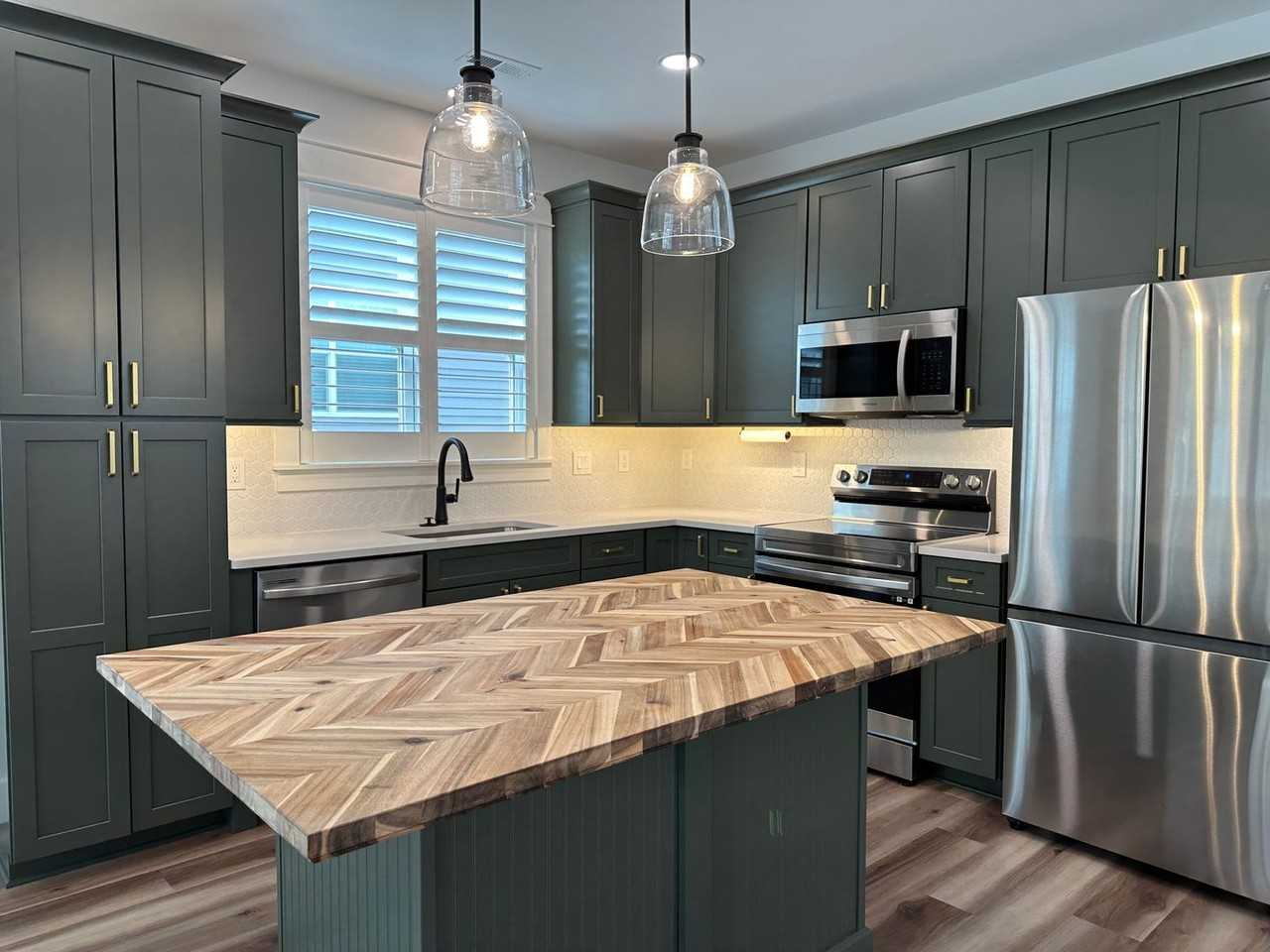 210 7th St - Photo 6 of 25