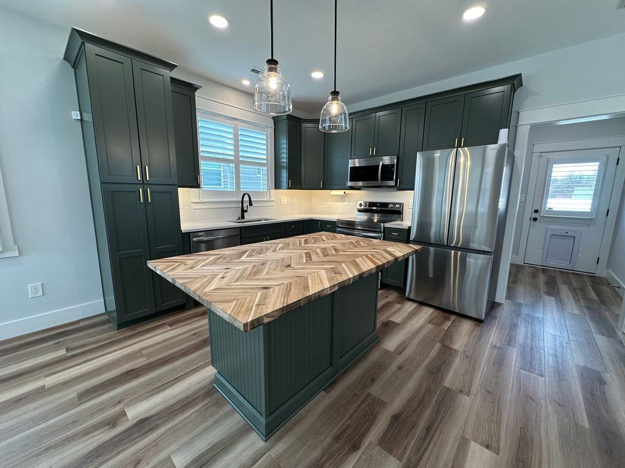 210 7th St - Photo 7 of 25