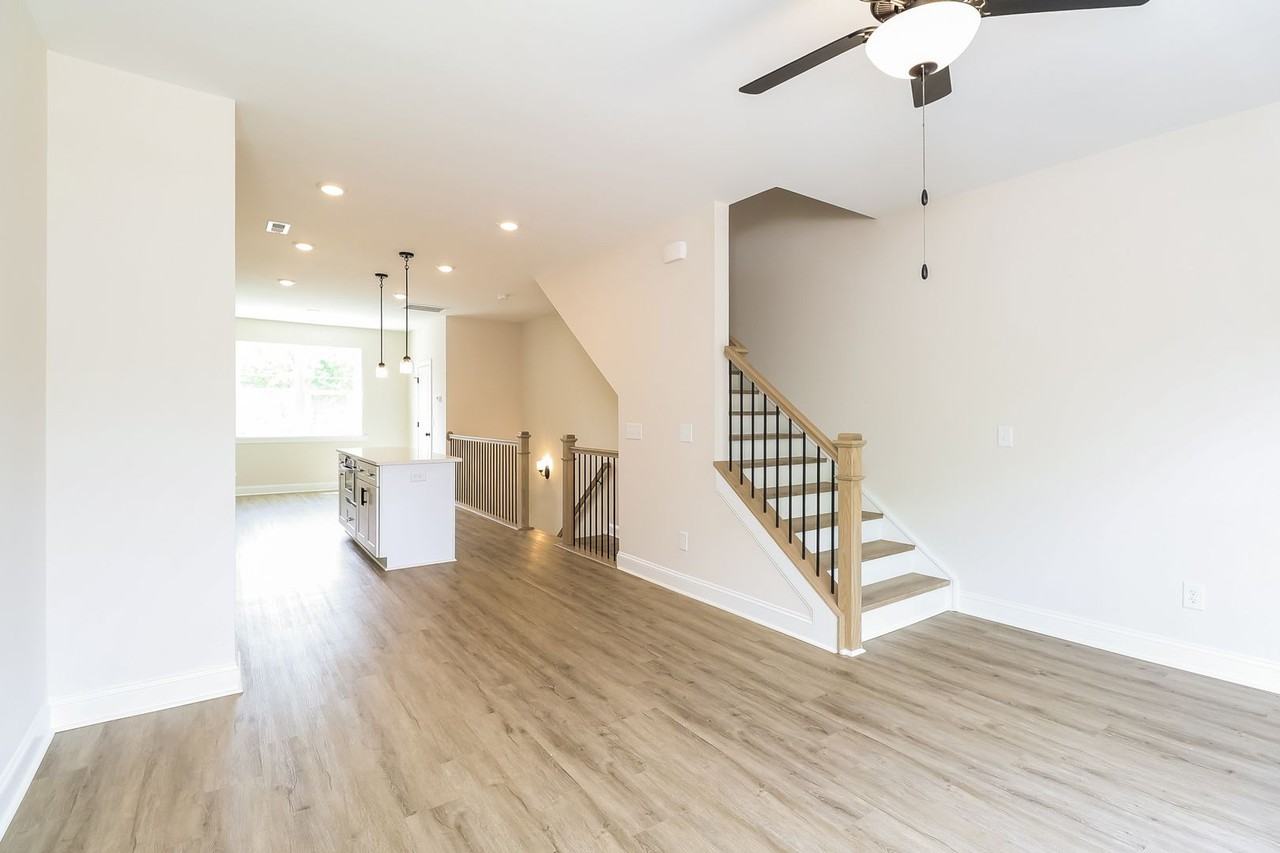 720 720 Drakeford Ct - Photo 3 of 16
