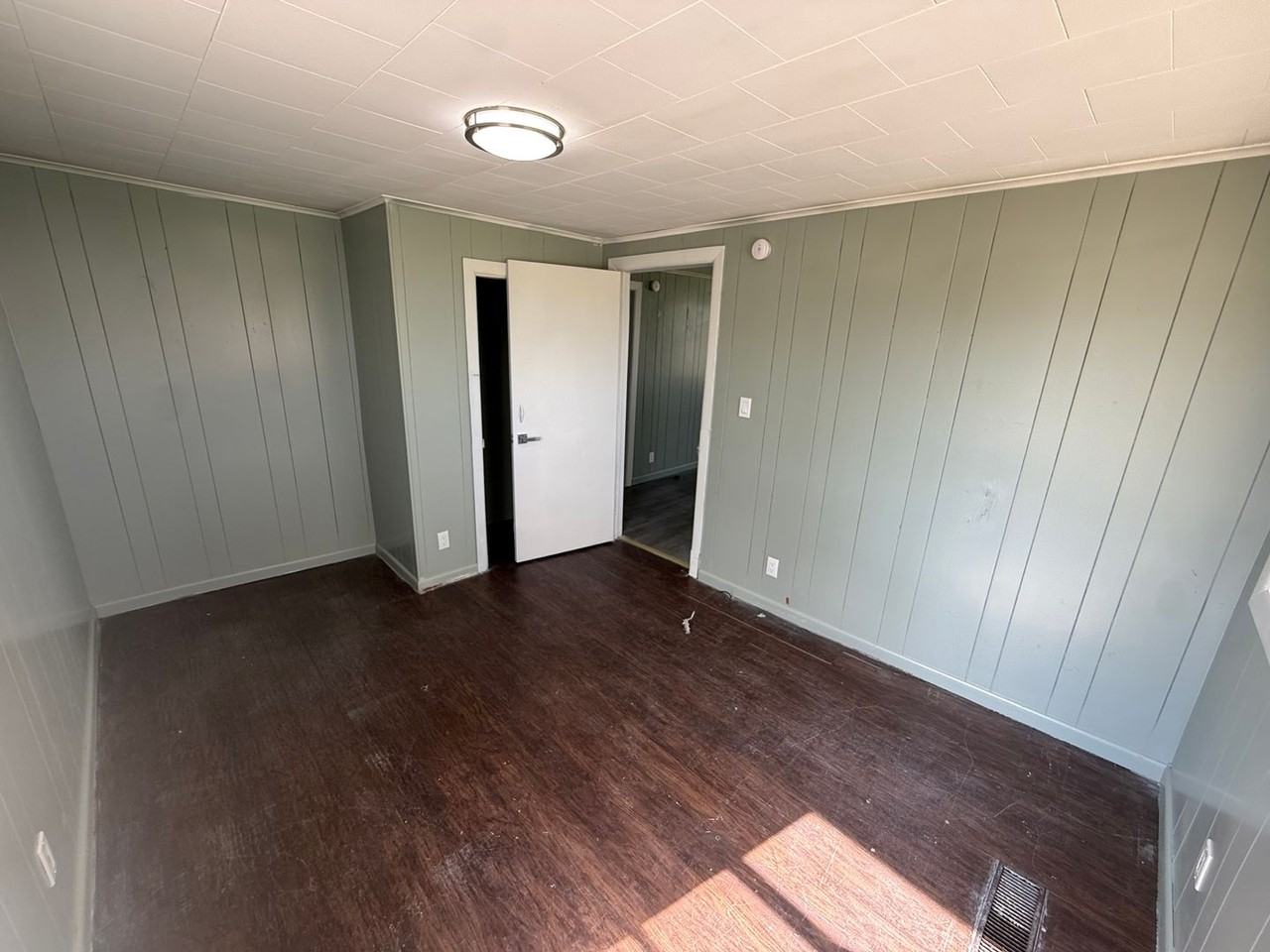 2869 S Green St - Photo 6 of 29