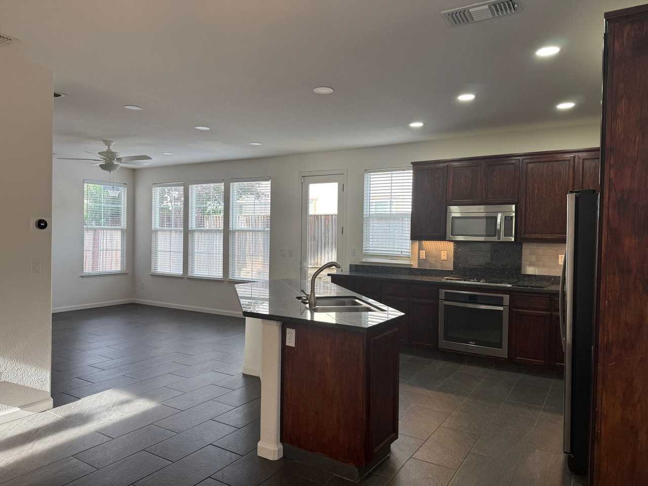 651 Jade Way - Photo 4 of 18